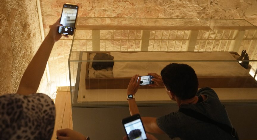 Гробницата на Тутанкамон в Луксор се руши