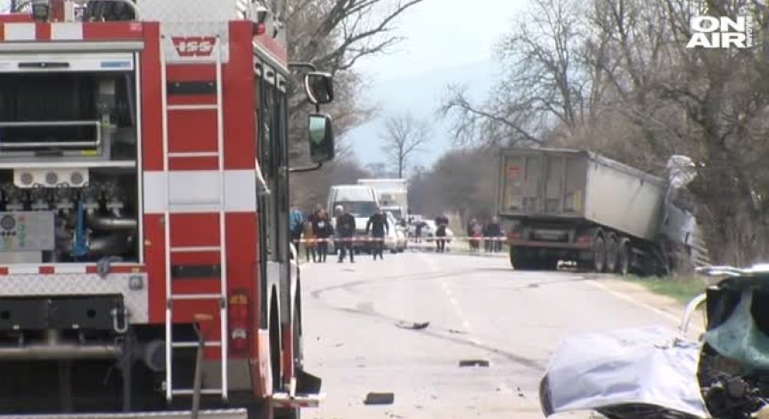 Един загинал и четирима ранени при катастрофа с ТИР край Банско