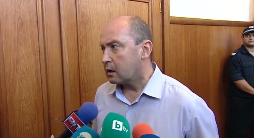 Задържаният плевенски прокурор остава 