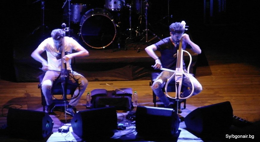 2Cellos вдигнаха на крака Античния театър в Пловдив
