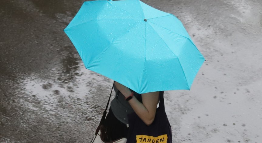 Жълт код за гръмотевични бури и валежи за 9 области в Северна България