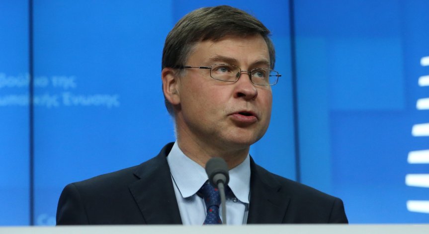 Еврокомисар: Русия нарочно блокира износа на украинско зърно