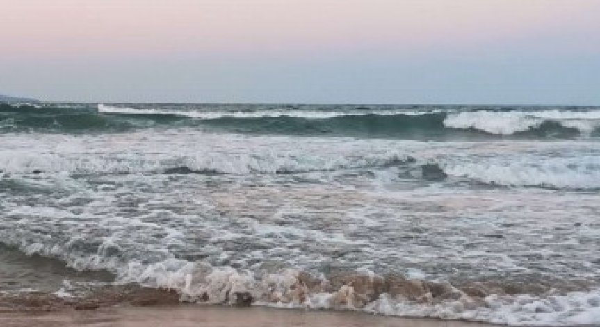 При червен флаг не влизайте в опасното море.