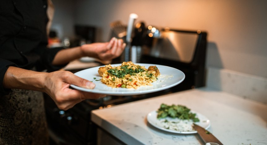 Идея за вкусен обяд: Ризото с печено пиле, карамелизиран лук и вино