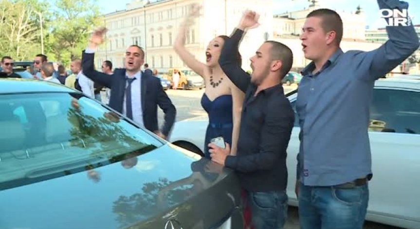 За баловете: Засилено полицейско присъствие в училищата и около заведенията