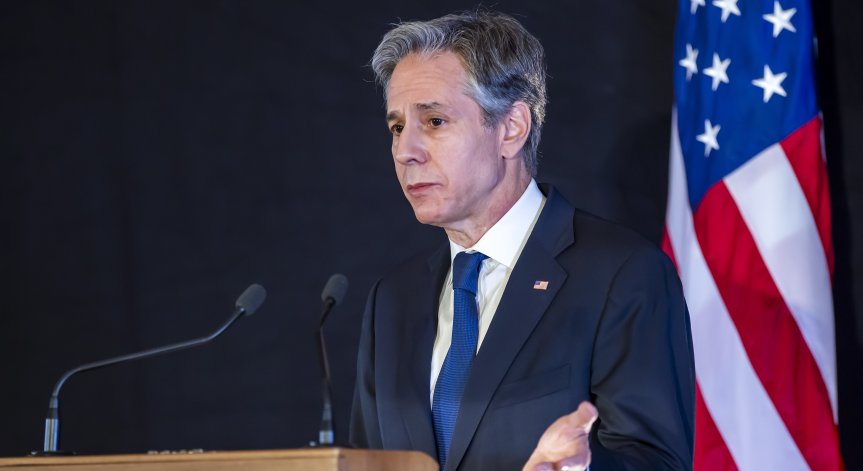 Блинкен заплаши Русия със сурови последствия в разговор с Лавров