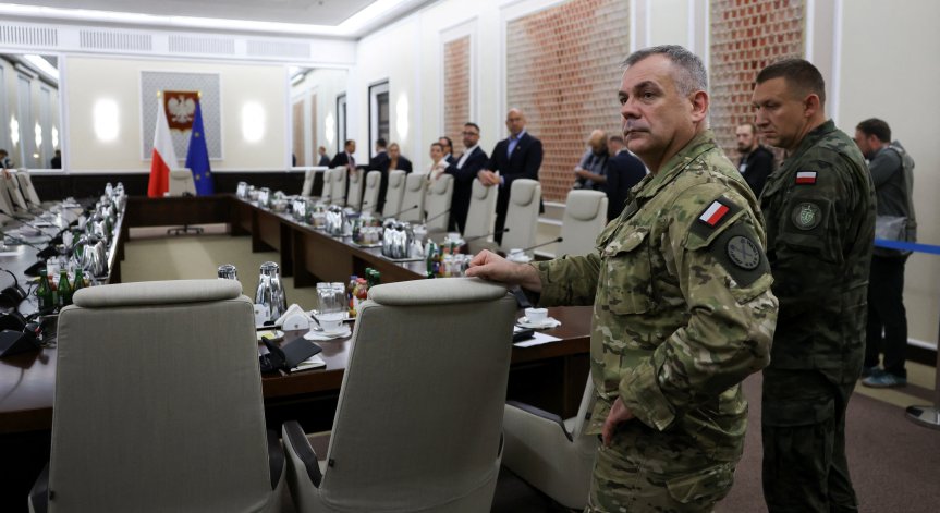 Полша е свалила дронове, навлезли във въздушното ѝ пространство.