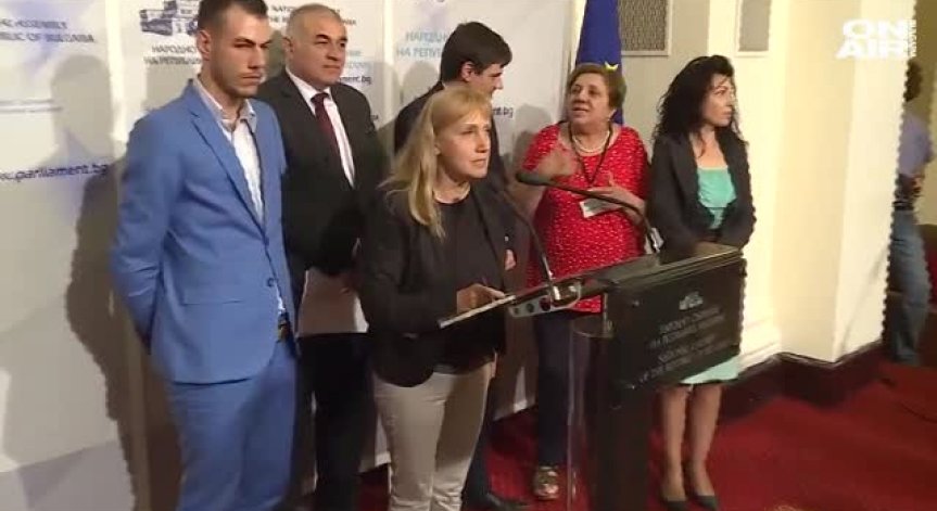 Отхвърлиха законопроекта за официализиране на жестомимичния български език