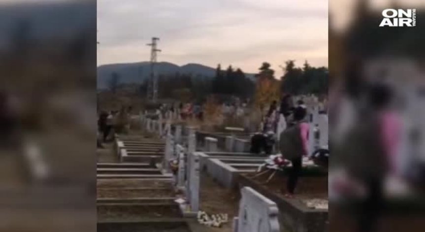 Роми грабят храната от гробища на Задушница: Гавра с починалите или глад?