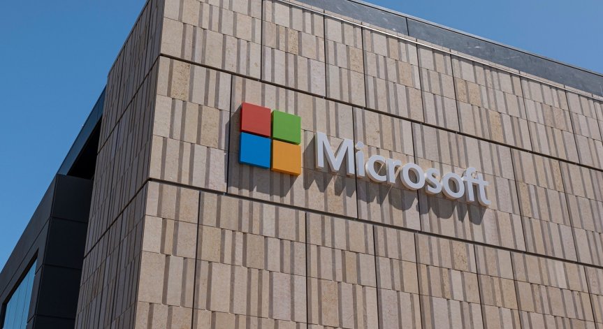 Microsoft алармира за пробойна: Хиляди бизнеси може да са с хакнати бази данни