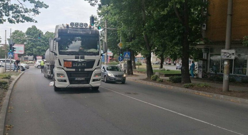 Влекач прегази и уби на място рускиня на пешеходна пътека в Айтос