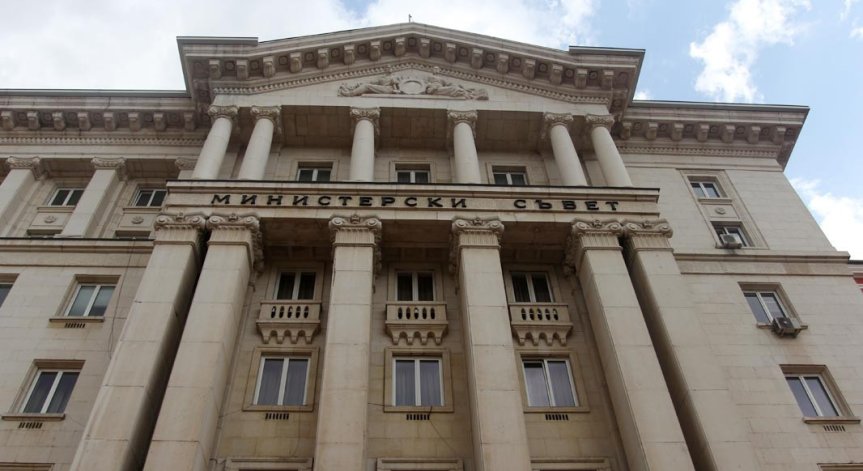 Борисов предава властта на ген. Янев при закрити врати