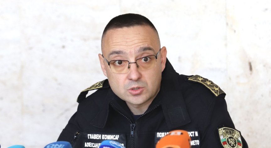 Шефът на пожарната: Няма критични участъци, има паднали дървета и наводнени приземни етажи
