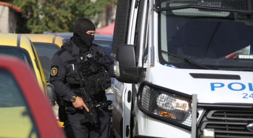 Задържаха ромски пастор в Перник по подозрения за купуване на гласове