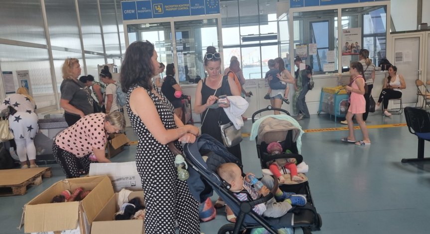 Получаваме 35 т хуманитарна помощ за украинските бежанци