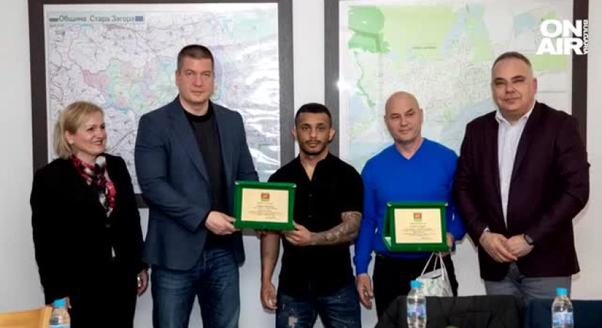 Награждават наши шампиони по щанги с общински жилища