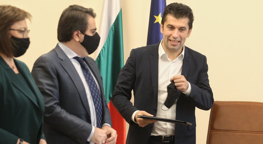 Петков: Не може крайният потребител да плаща допълнително заради енергийната система