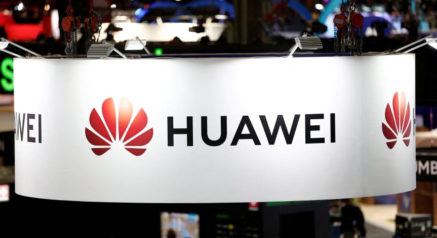 Huawei увеличава скоростно производството на чипове с AI