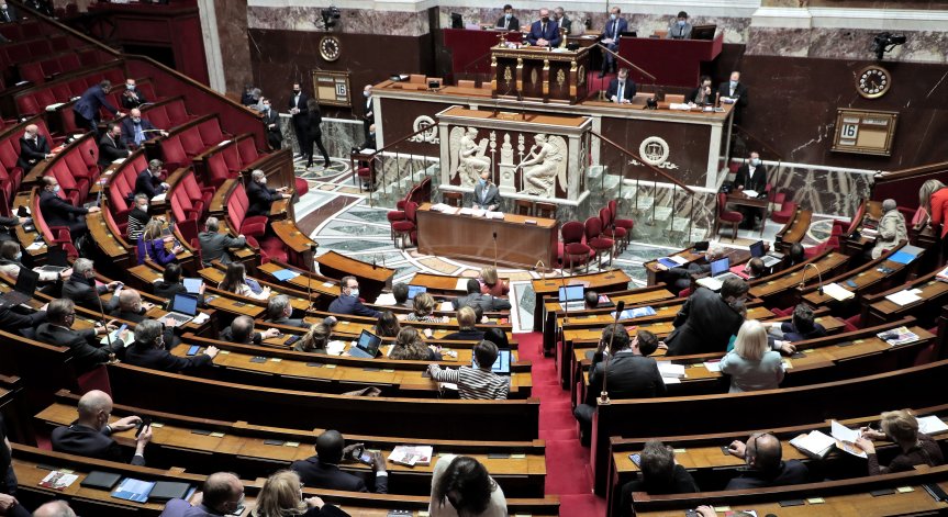 Одобриха проектозаконa за имунизационните паспорти във Франция