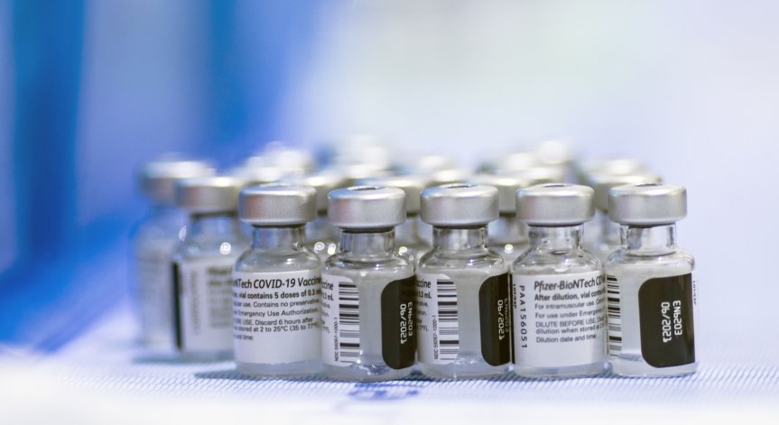 Флаконите на Pfizer могат да се съхраняват във фармацевтични фризери