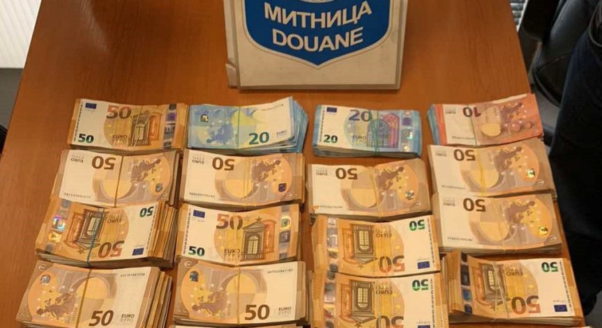 Митничари хванаха турчин, опитал да пренесе 130 000 недекларирани евро