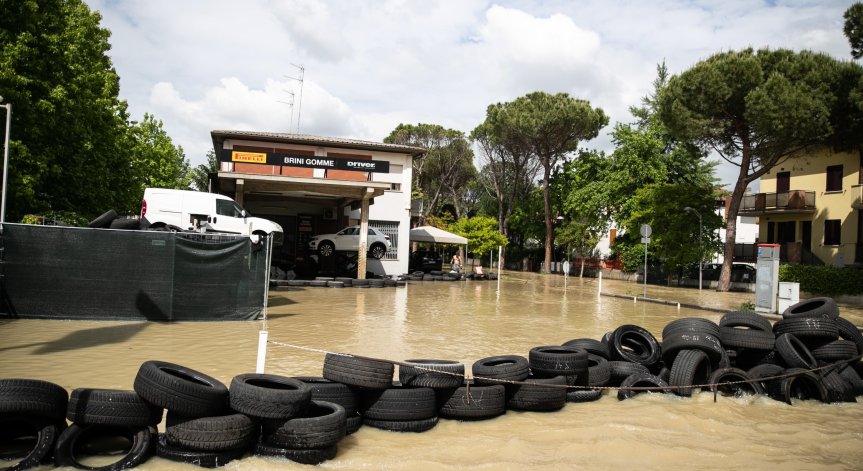 Най-малко 14 са загиналите при наводненията в Италия