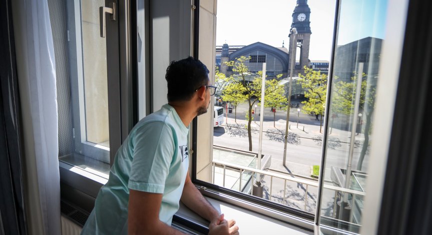 Термометри и врати без ключове вместо шведски маси и SPA в хотелите