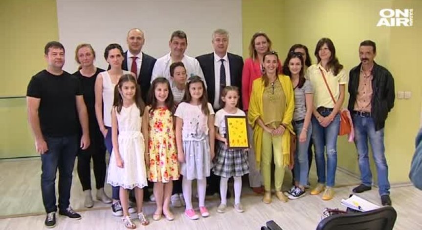 Ученици от Троян дариха апаратура на 
