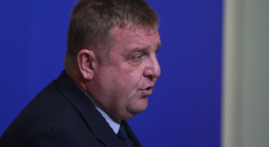 Каракачанов свиква среща за плана за интеграция на ромите