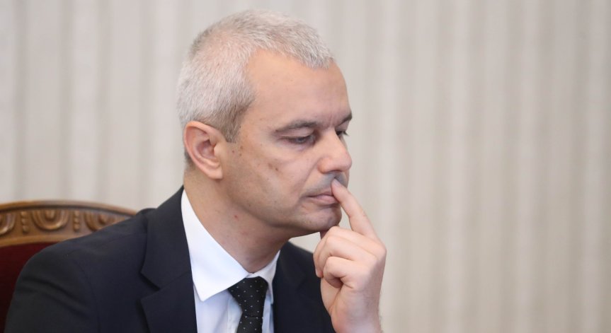 Парламентът за пореден път отхвърли желанието на 604 000 български граждани, каза Костадинов.