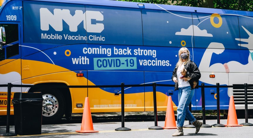 САЩ прескочиха прага от 300 млн. поставени ваксини срещу Ковид-19