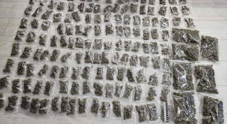 Иззета е марихуана с общо тегло 5500 грама.