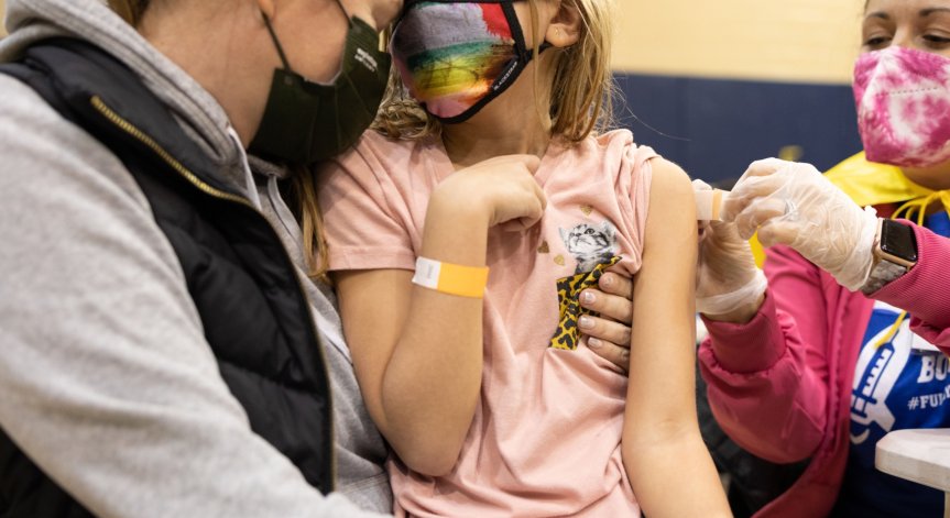 Масово ваксинират деца в САЩ, Франция е в началото на пета вълна от Ковид-19