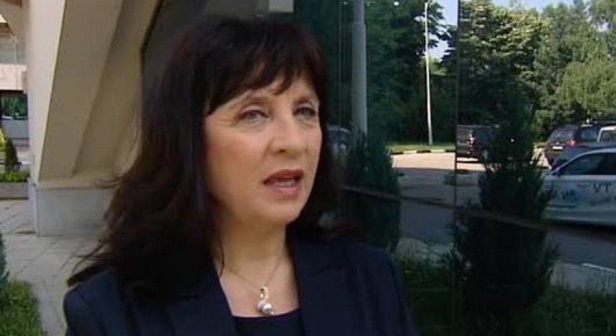 Кастрева хвърли оставка, Борисов я прие