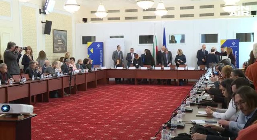 Управляващите искат Комисия по досиетата