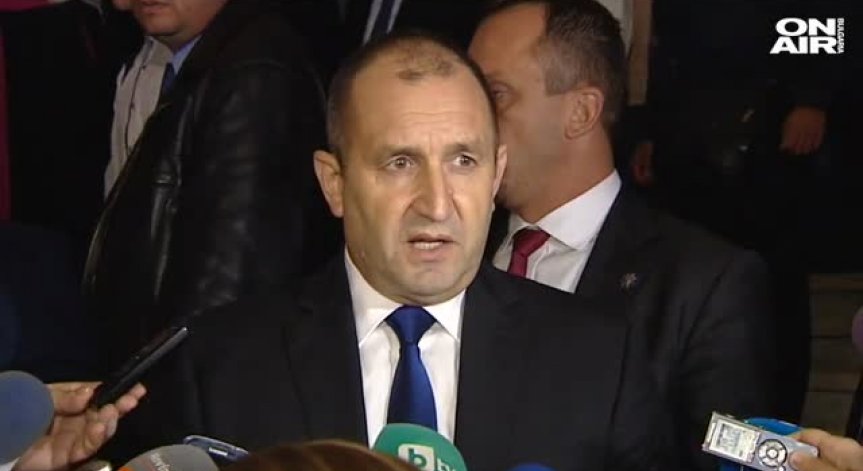 Радев за Каталуния: Полицейските палки задълбочават проблема!