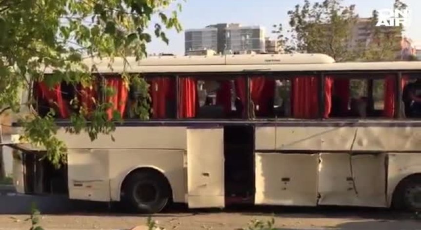 Бомба в кофа за боклук рани 8 души в Измир