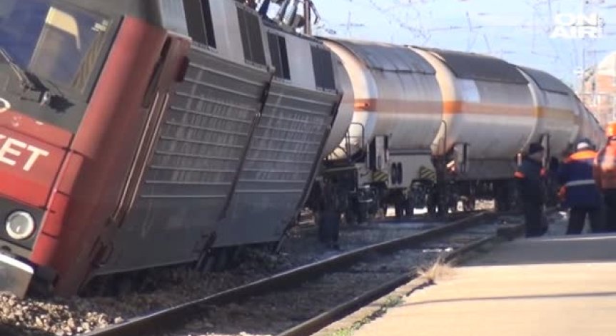 Влакът в Пловдив дерайлирал, заради счупена релса