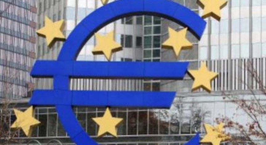 Еврото падна до 9-годишно дъно спрямо долара
