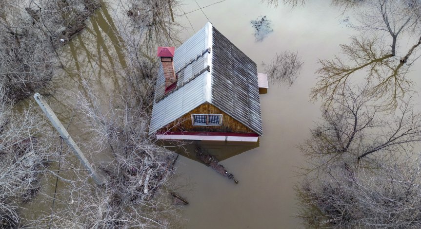 Русия е заплашена от радиоактивна кал след наводненията