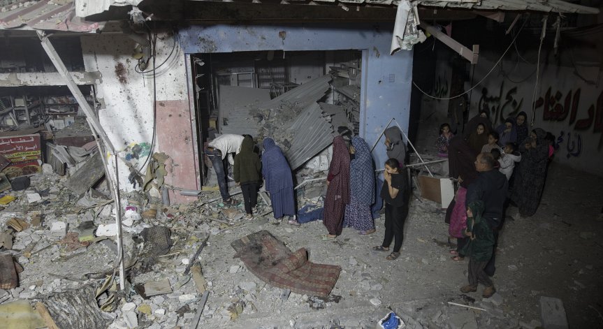 Израел отново удари Рафах, убити са 13 души - повечето деца