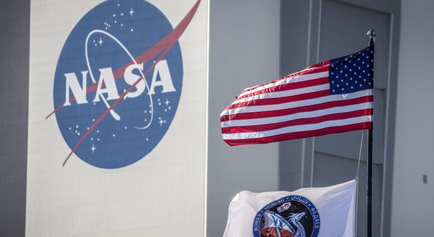 НАСА показа превозни средства за пътуване на хора и товари до Луната