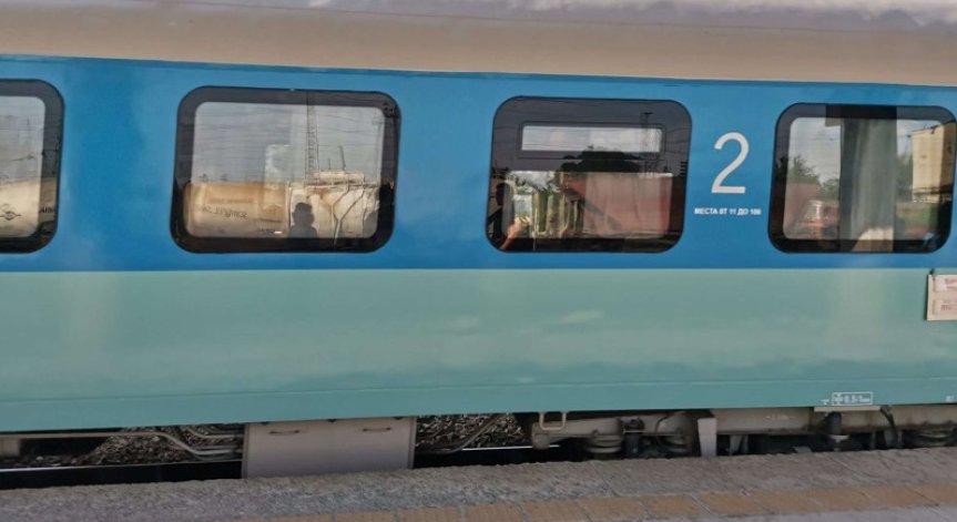 Мъж загина прегазен от бърз влак