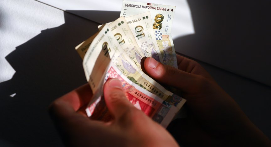 Ще работите по празниците? Вижте какво заплащане трябва да получите от шефа си