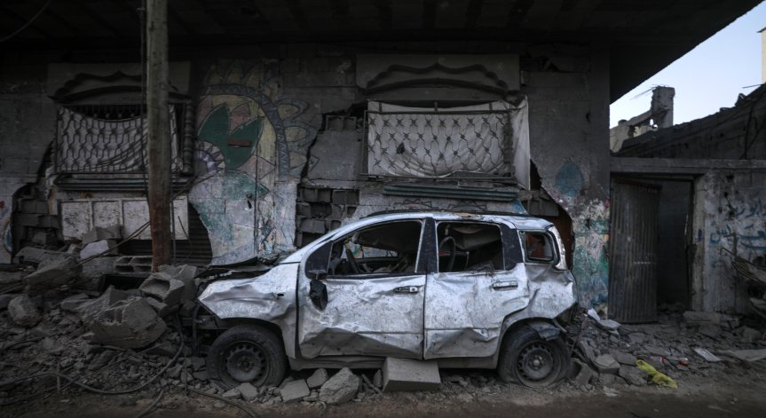 Разрушени са няколко сгради.