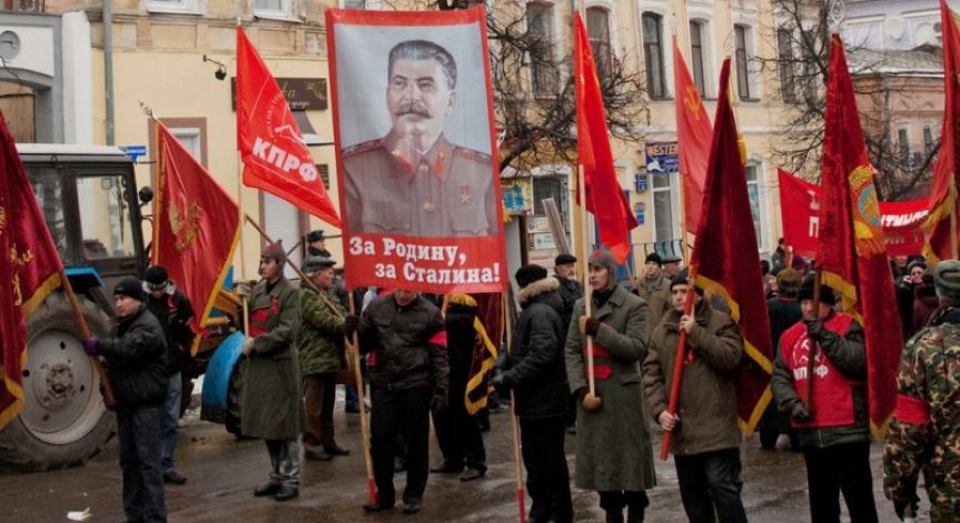 Призрак броди из Европа