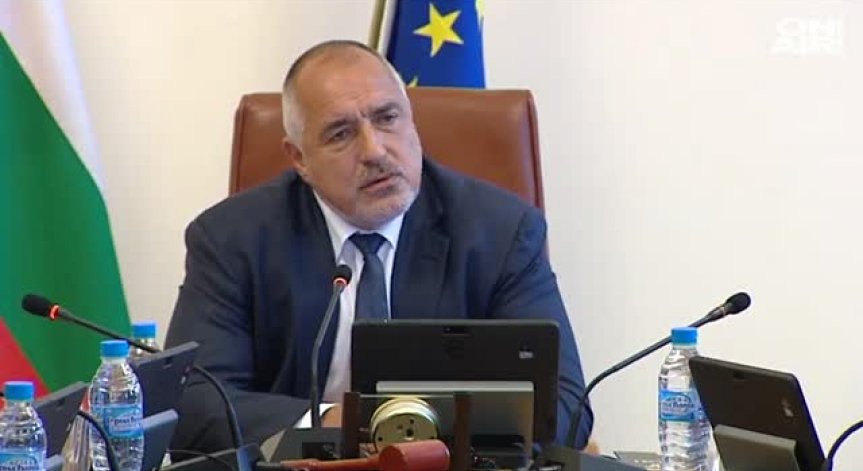 Премиерът иска бойната ни техника да се ремонтира у нас
