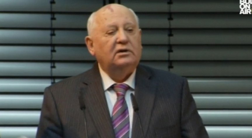 Михаил Горбачов предупреждава: Светът се готви за война!