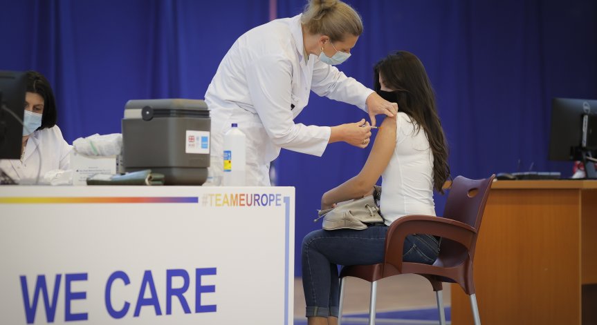 Пълен локдаун в Австрия, страната първа в ЕС въвежда задължителна ваксинация