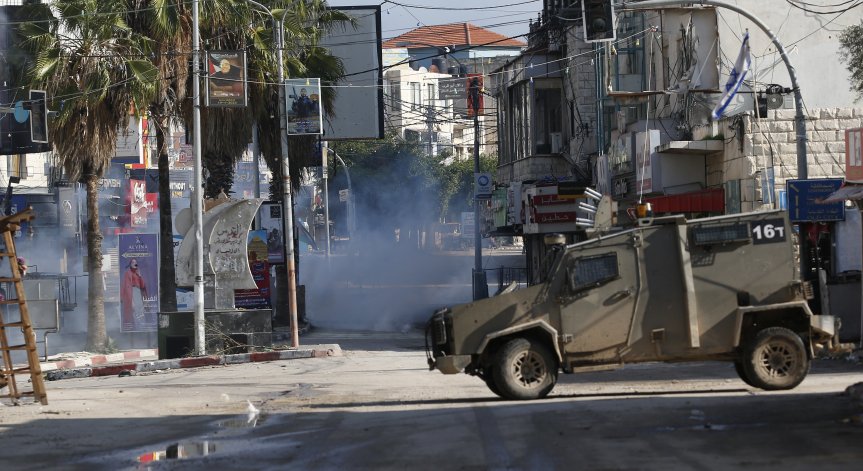 Израел удари Газа.